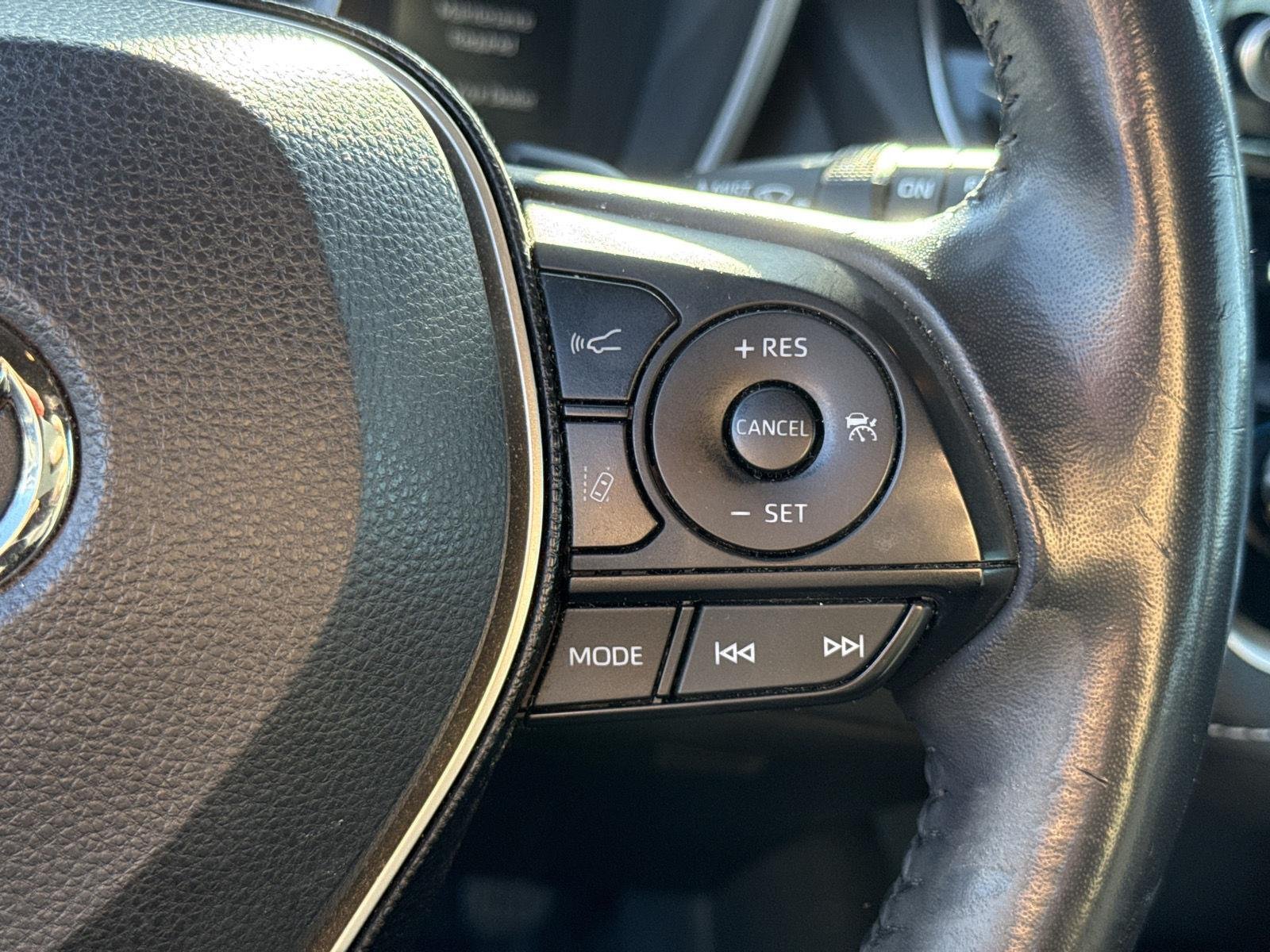 Used 2019 Classic Silver Metallic Toyota SE image 11