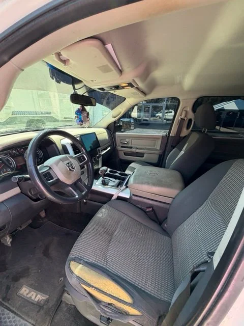 Used 2009 White Dodge SLT image 5