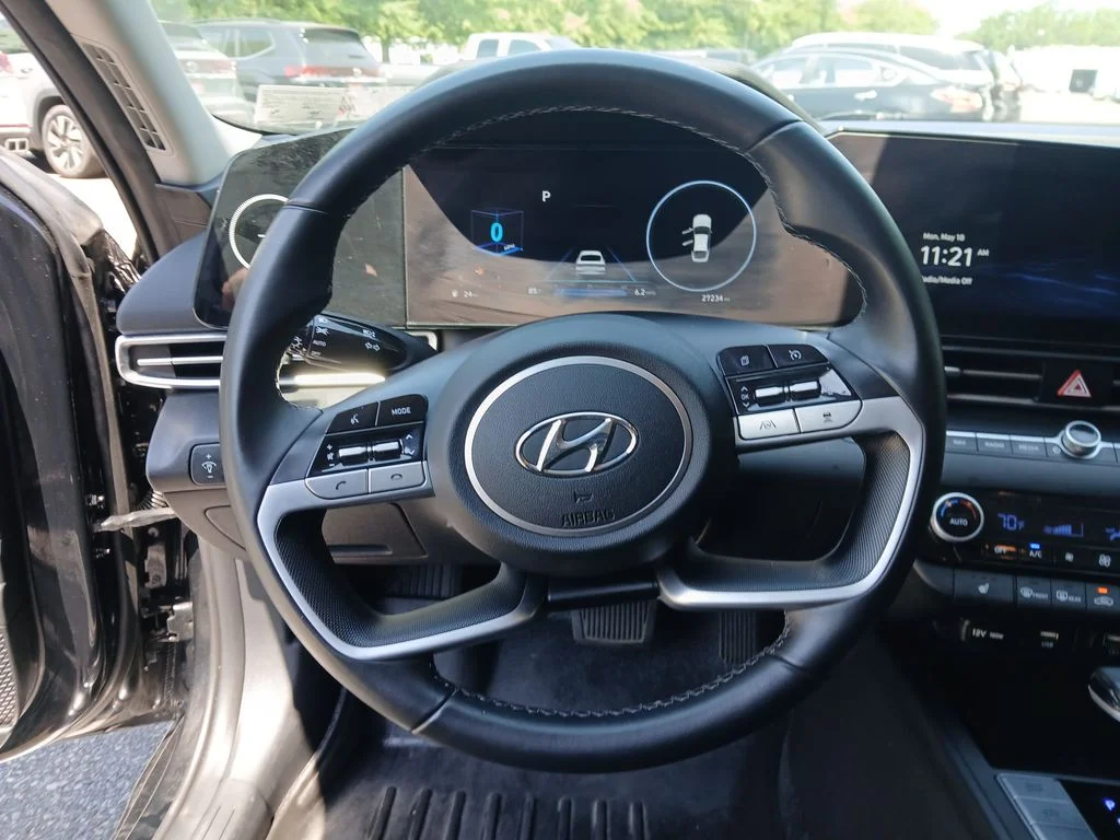 Used 2023 Black Hyundai SEL image 27