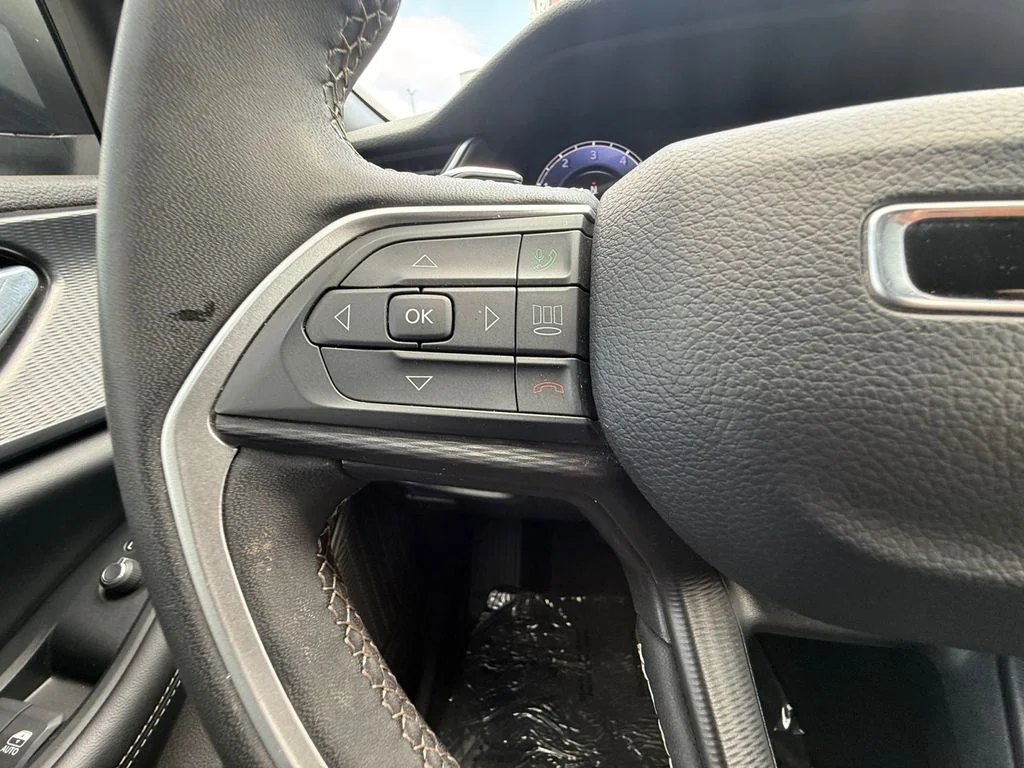 Used 2025 White Jeep Laredo X image 22