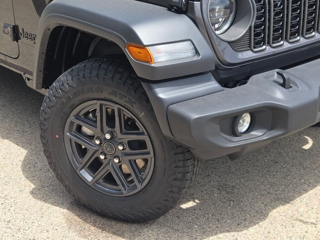 New 2026 Granite Crystal Metallic Clear-Coat Exterior Paint Jeep Sport S image 3