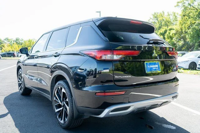 Used 2022 Black Mitsubishi  image 8