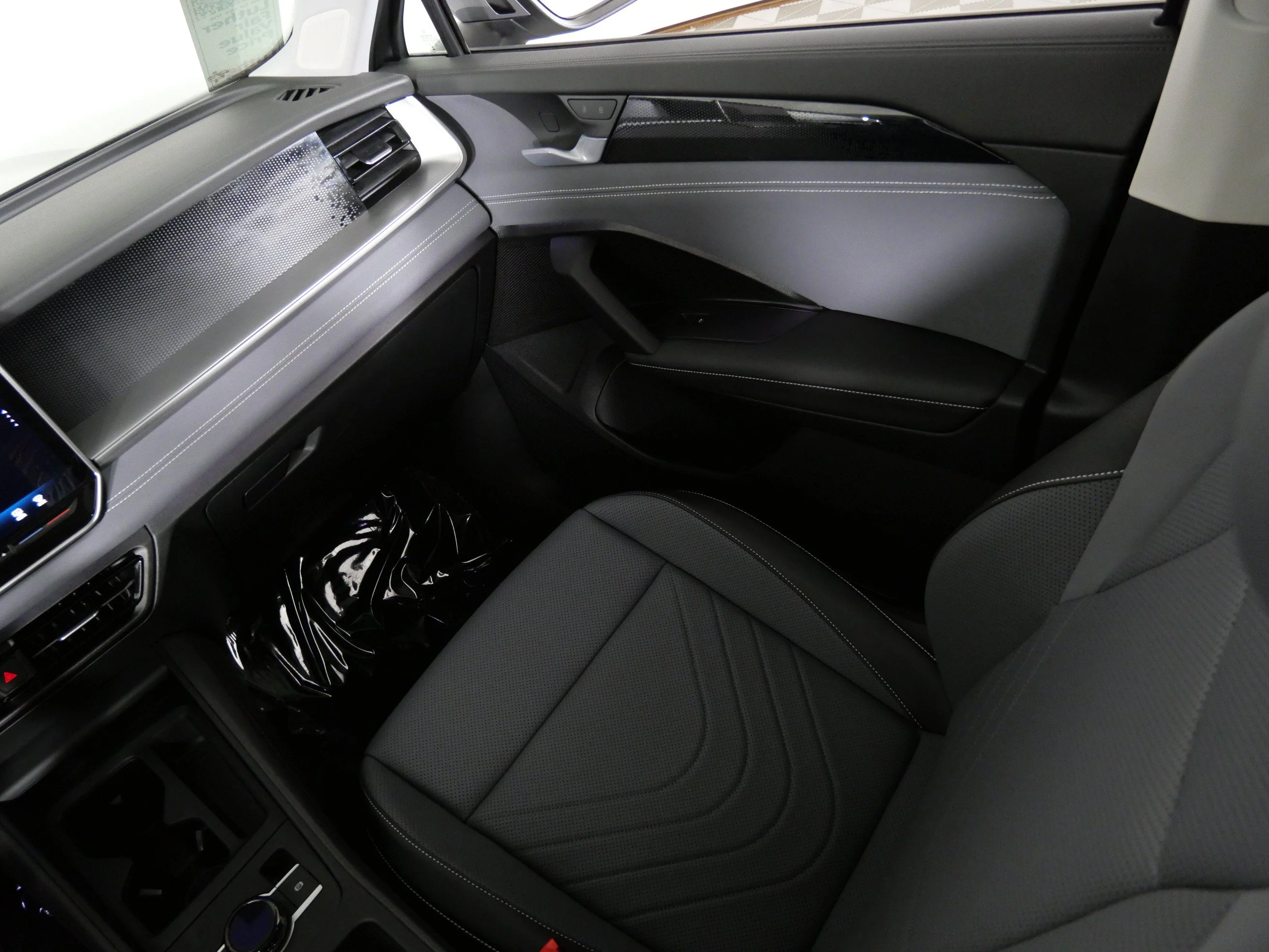 Certified Used 2026  Volkswagen SE image 11