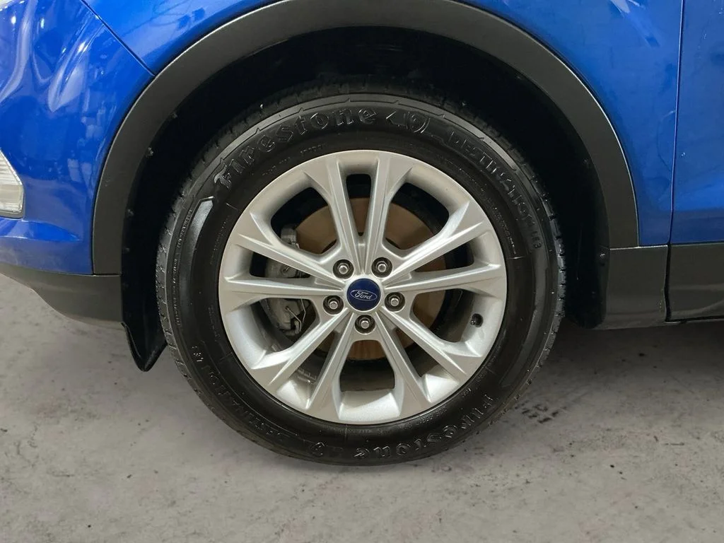 Used 2017 Blue Ford SE image 9