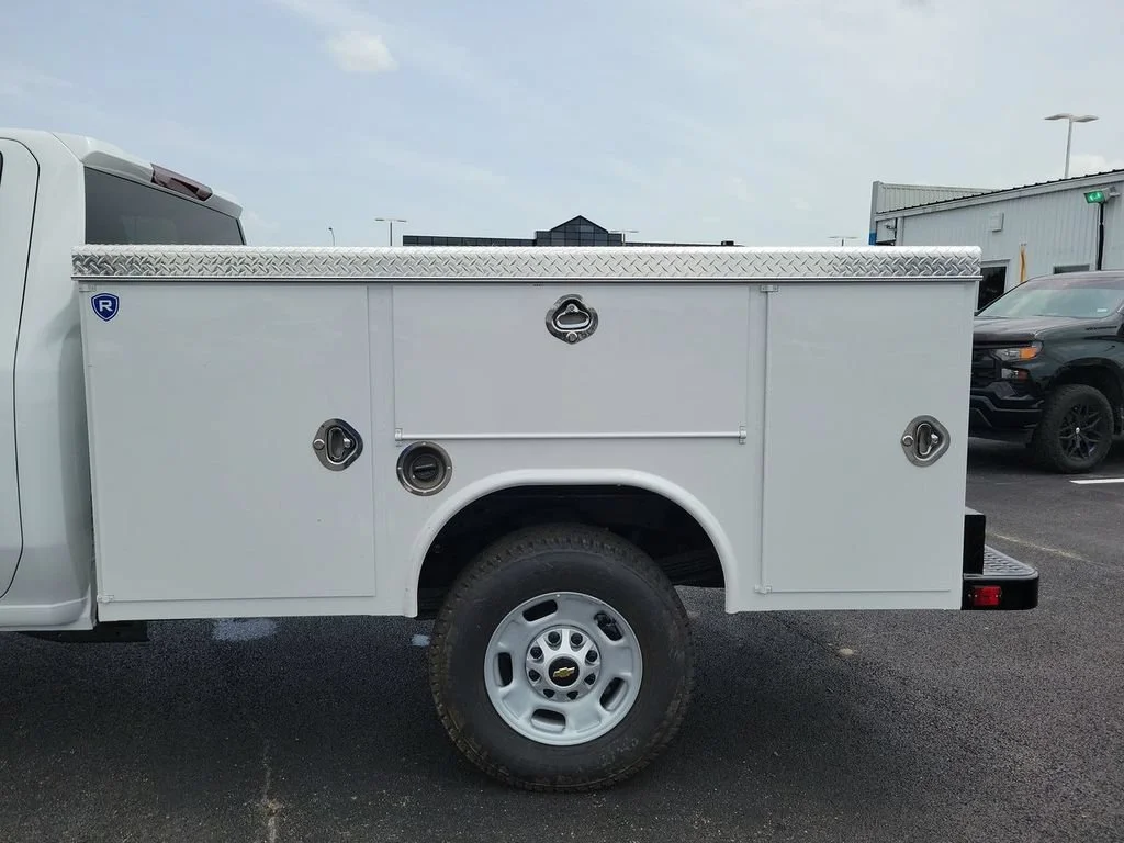 New 2026 Summit White Chevrolet WT image 15