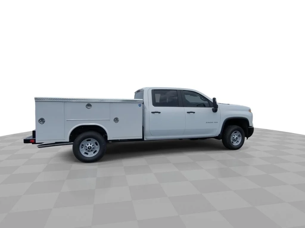 New 2026 Summit White Chevrolet WT image 8