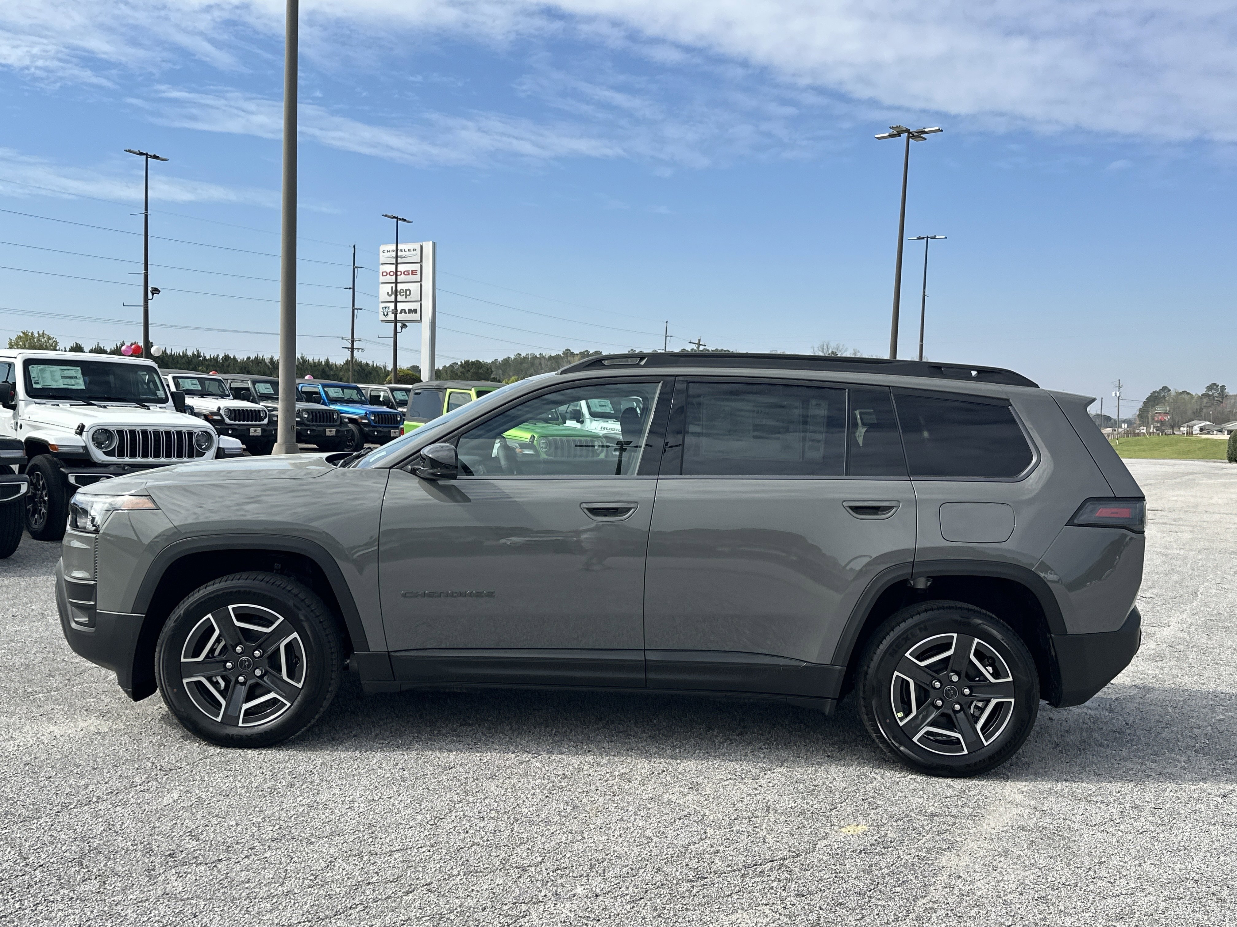 New 2026 Sting-Gray Clear-Coat Exterior Paint Jeep Limited image 5