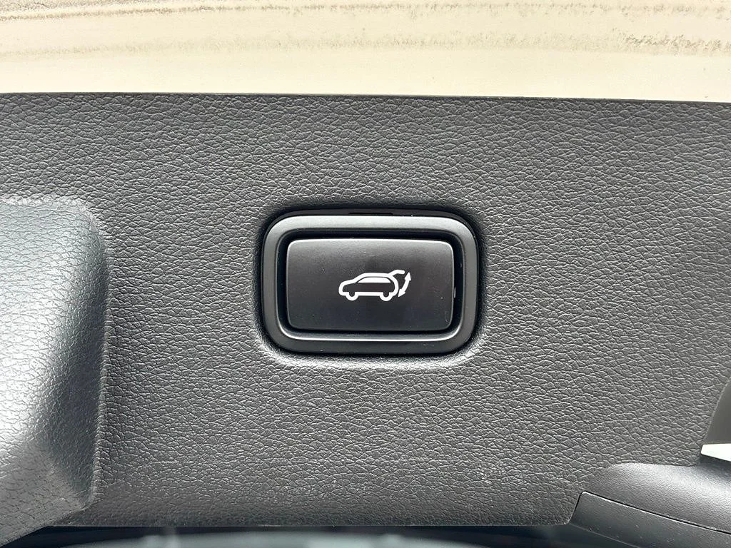 Used 2023 Glacial White Pearl Kia X-Line image 25