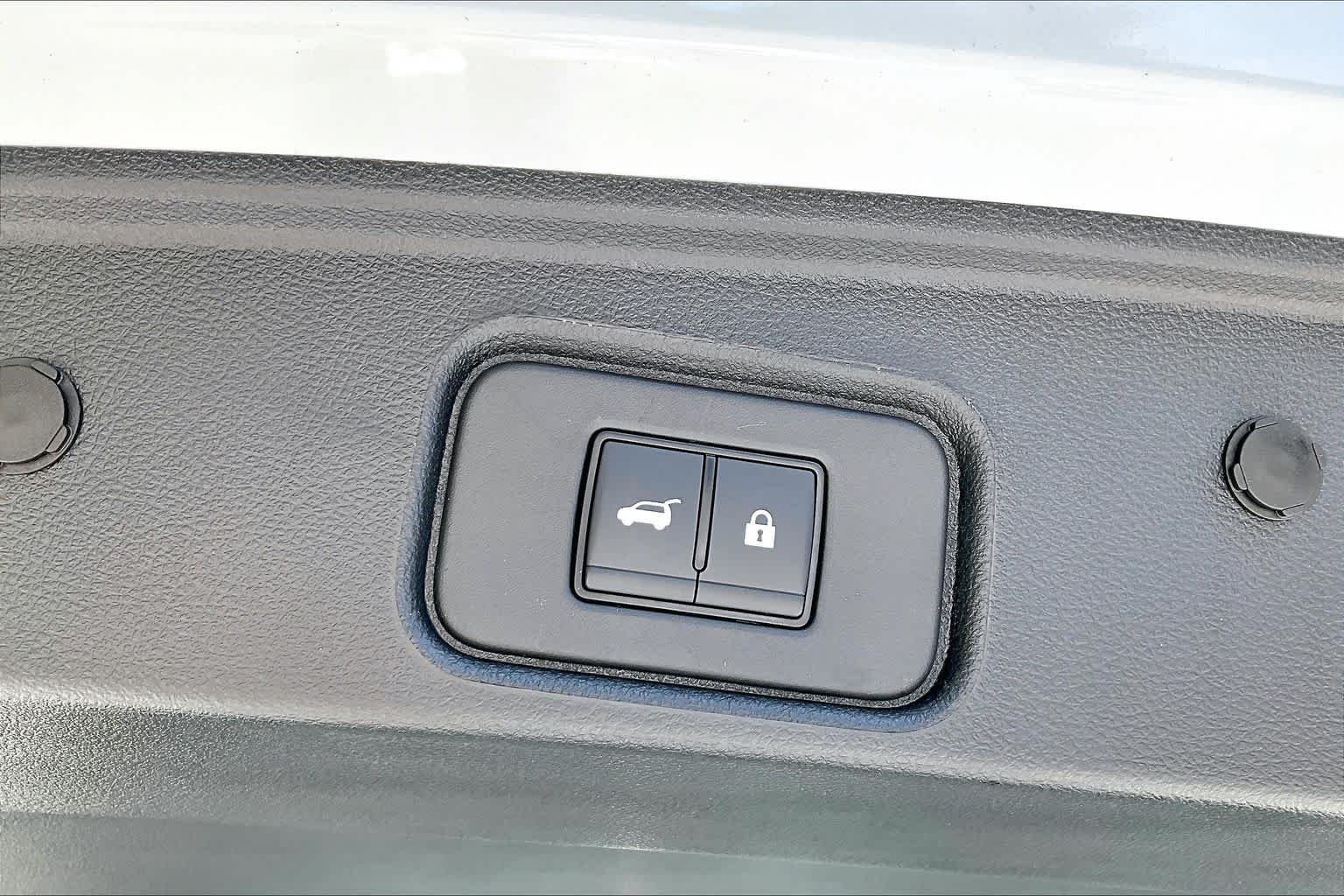 Used 2025 Everest White Pearl Tricoat Nissan Platinum image 33