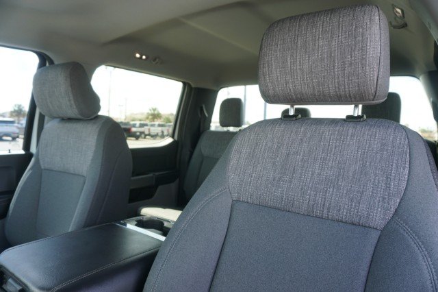 Used 2025 Oxford White Ford XLT image 16