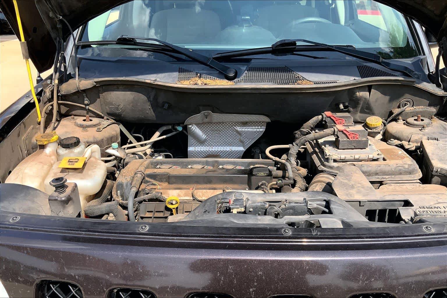 Used 2014 Rugged Brown Pearlcoat Jeep Latitude image 29