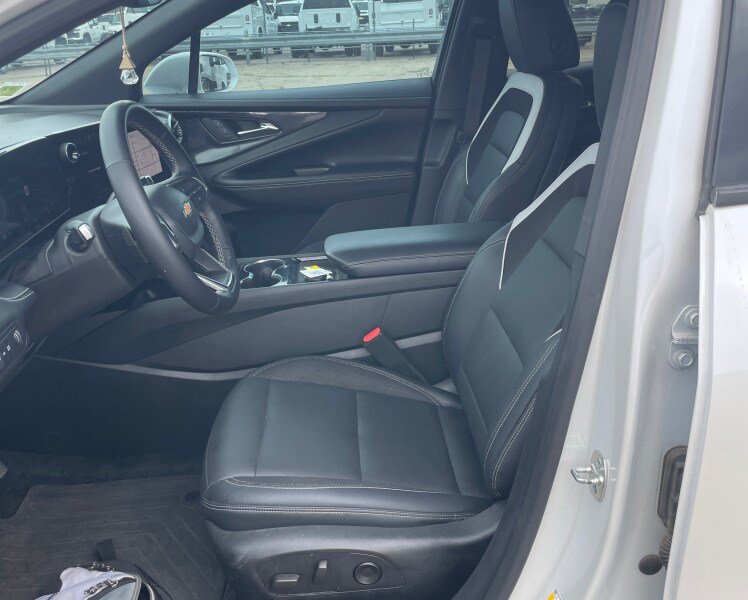 Used 2024 Iridescent Pearl Tricoat Chevrolet LT image 8