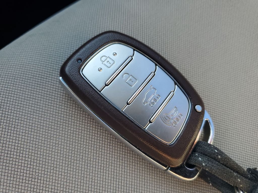 Used 2018 White Hyundai SEL image 22