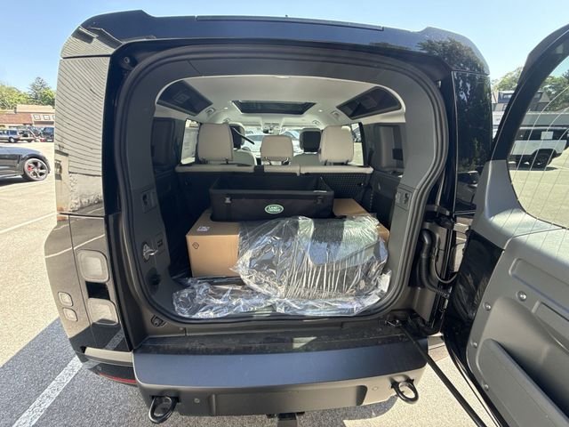 New 2026 Santorini Black Land Rover X-Dynamic SE image 22
