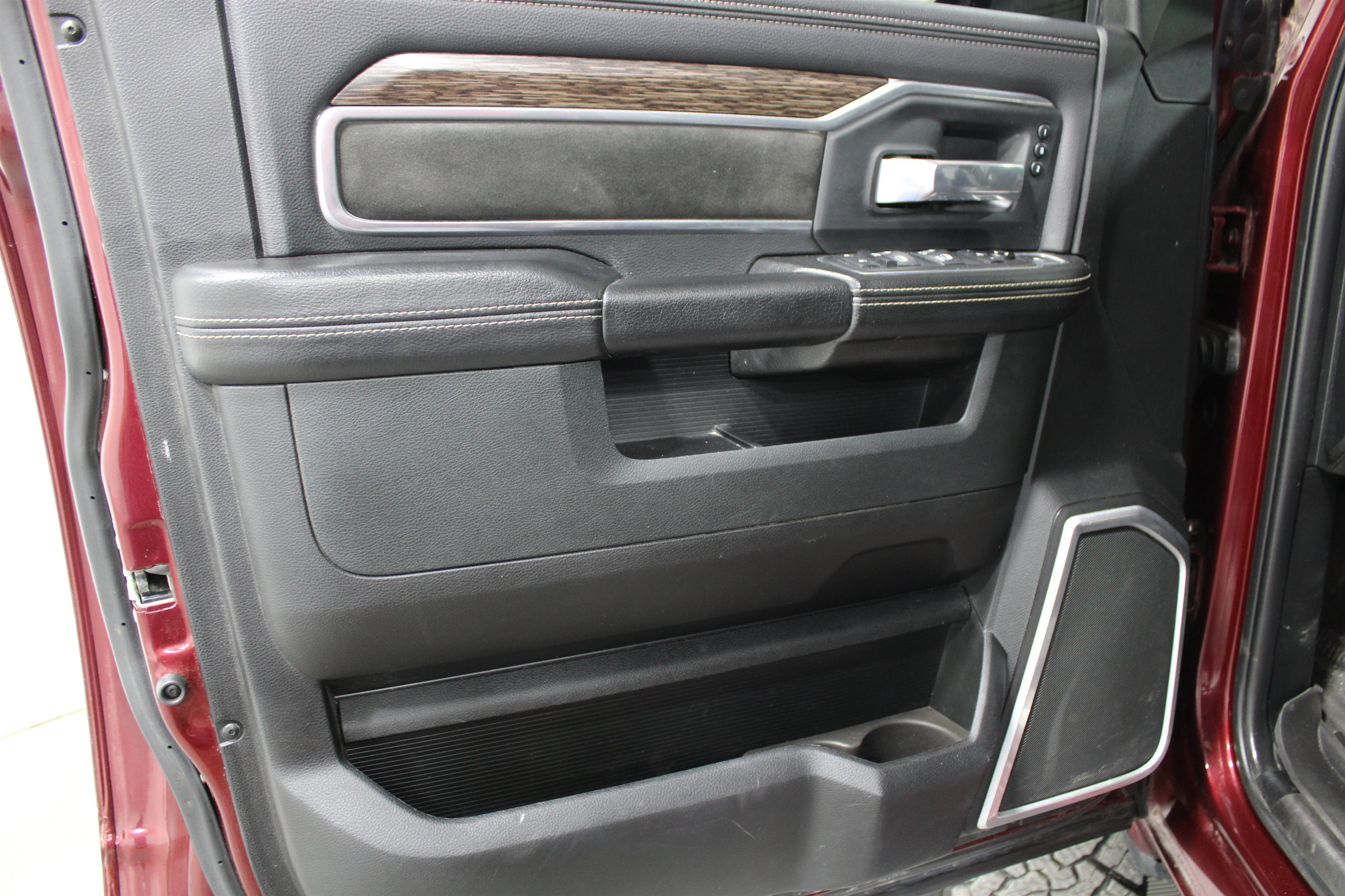 Used 2020 Delmonico Red Pearlcoat Ram Laramie image 6