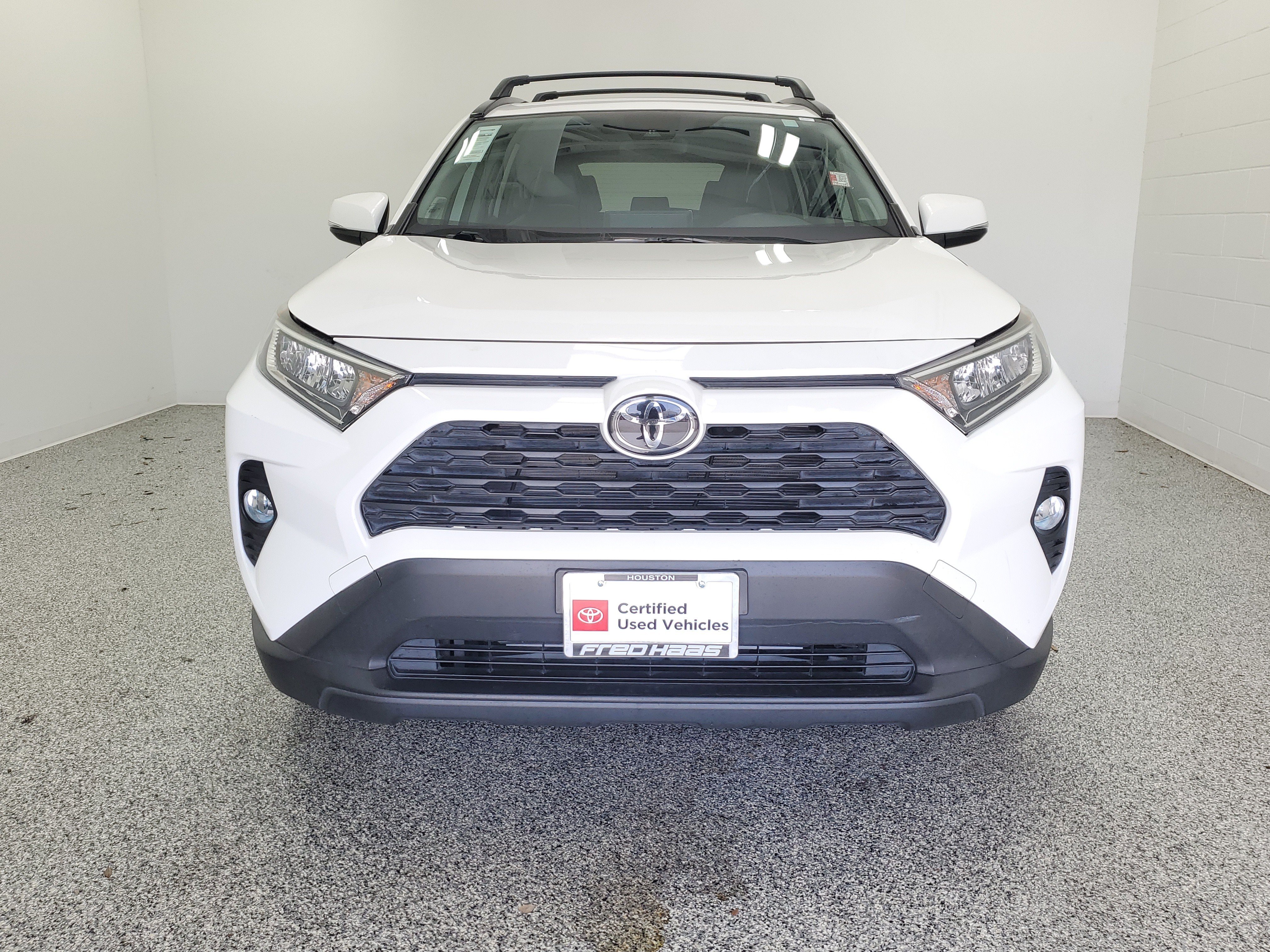 Certified Used 2020 Super White Toyota XLE Premium image 4