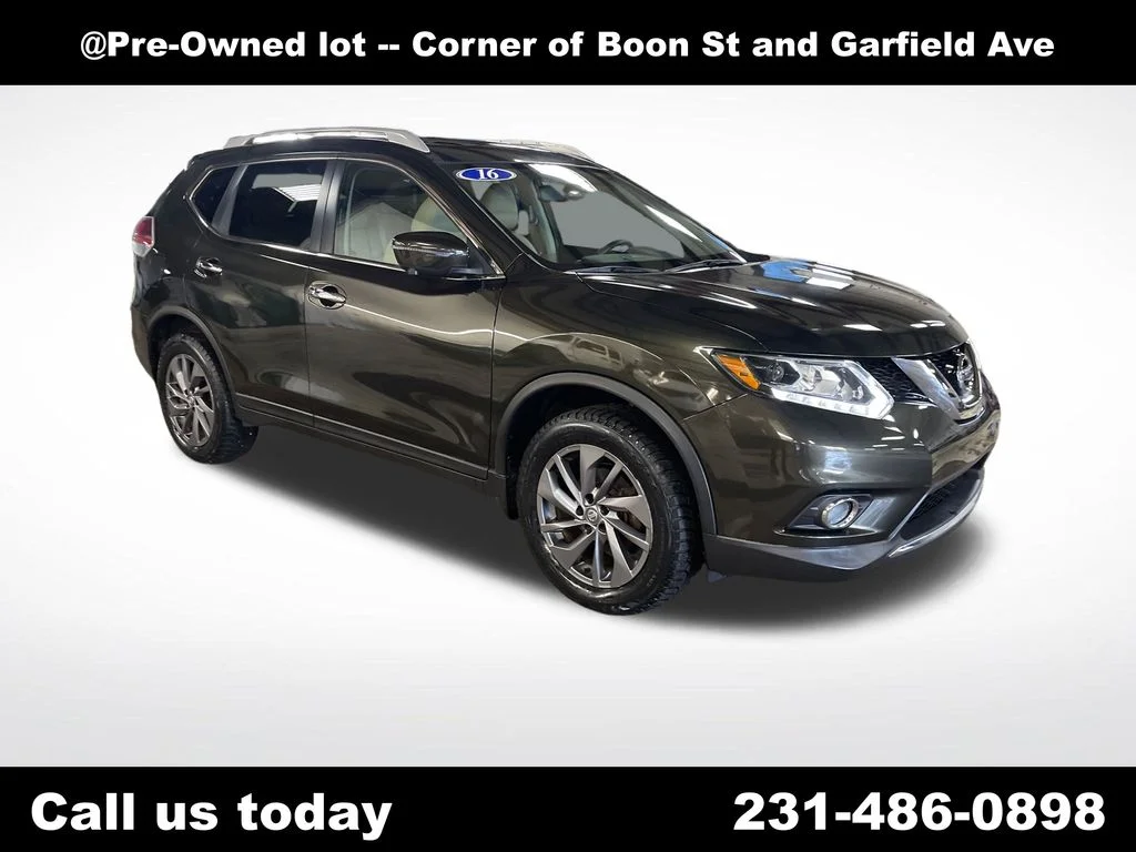 Used 2016 Black Nissan SL image 7