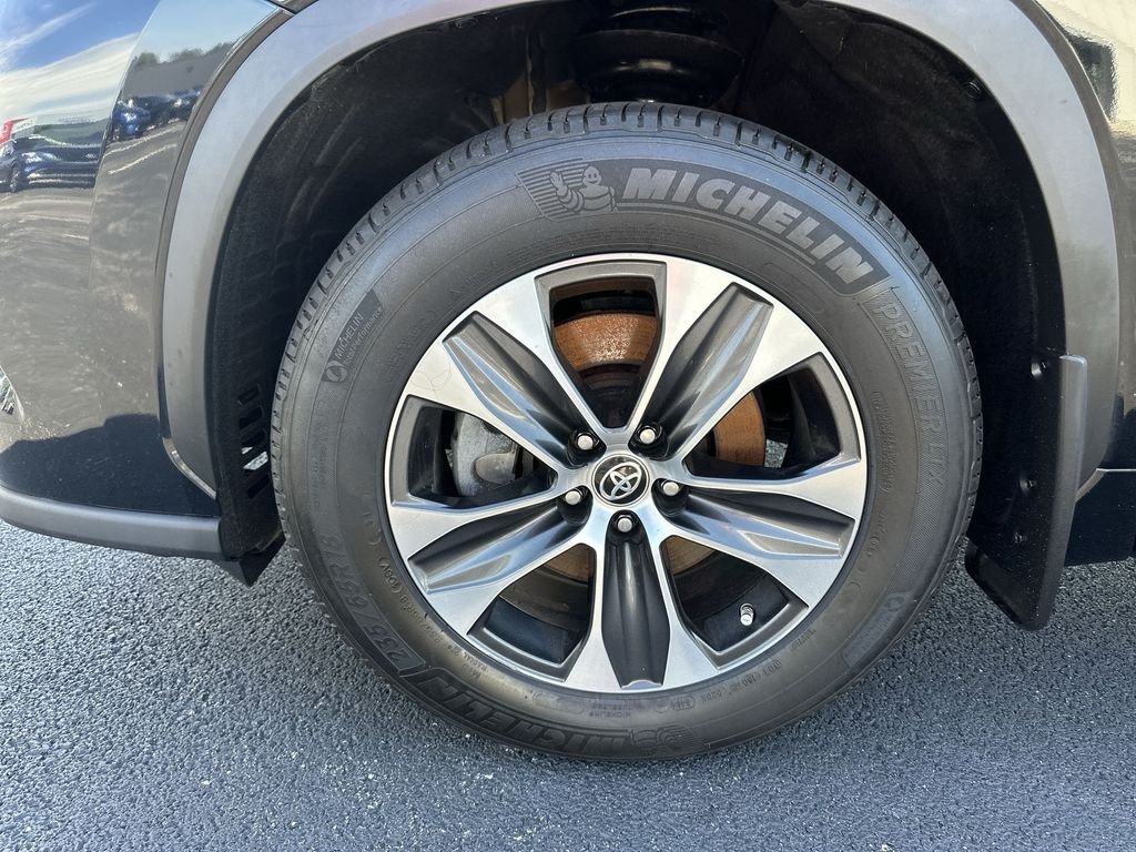 Used 2022 Black Toyota XLE image 16