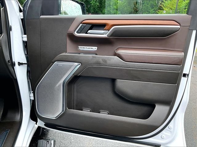 Used 2023 White GMC Denali image 20