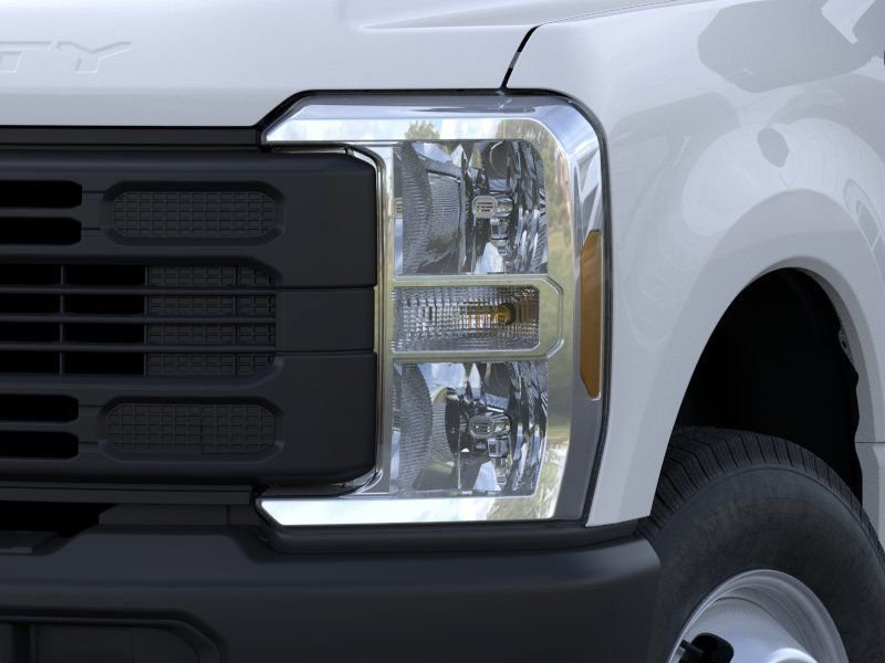 2025 Ford F-350 Super Duty Chassis Cab XL - Photo 18