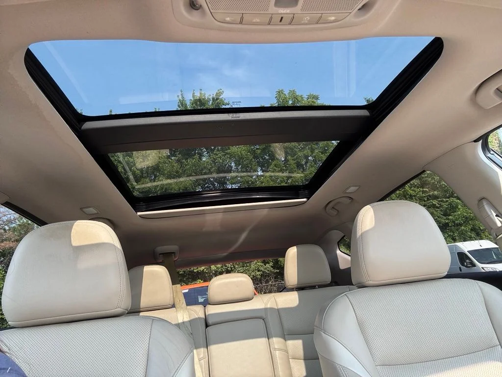 Used 2015 Red Nissan Platinum image 3
