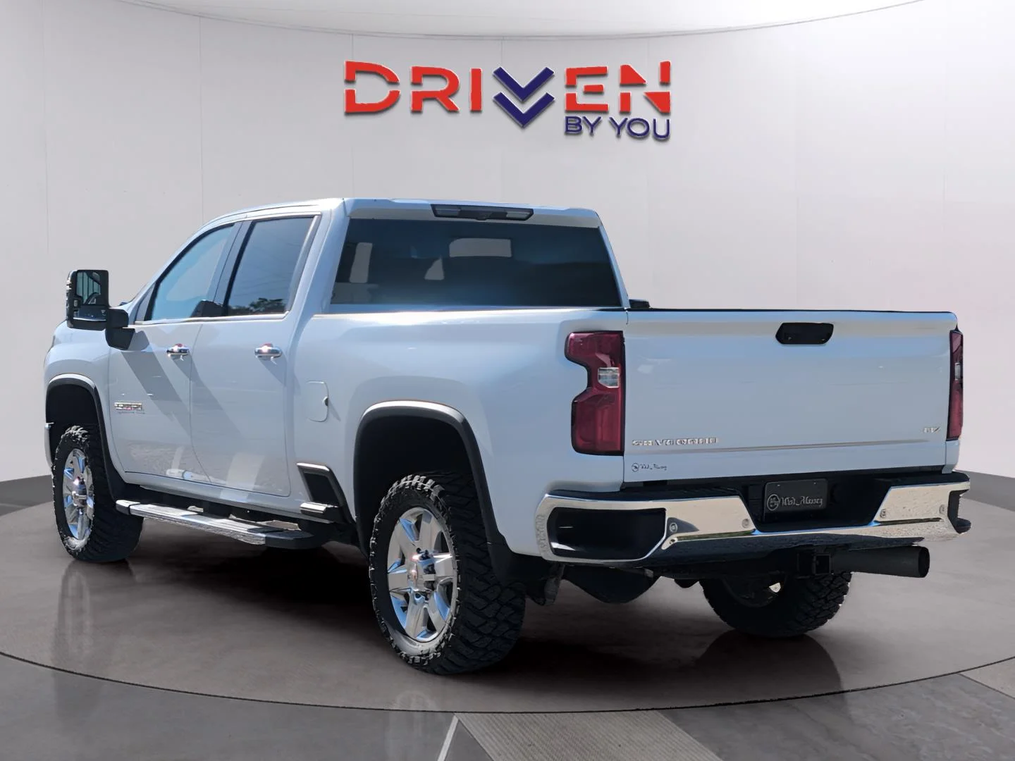 Used 2022 Summit White Chevrolet LTZ image 3