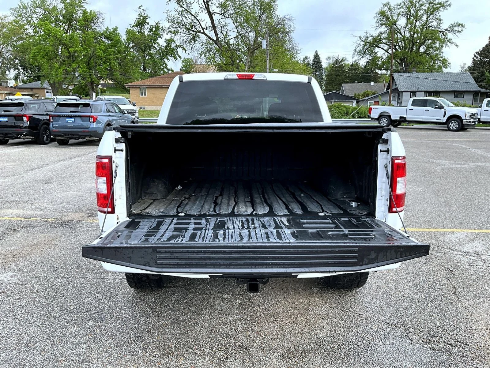 Used 2019 White Ford XL image 9