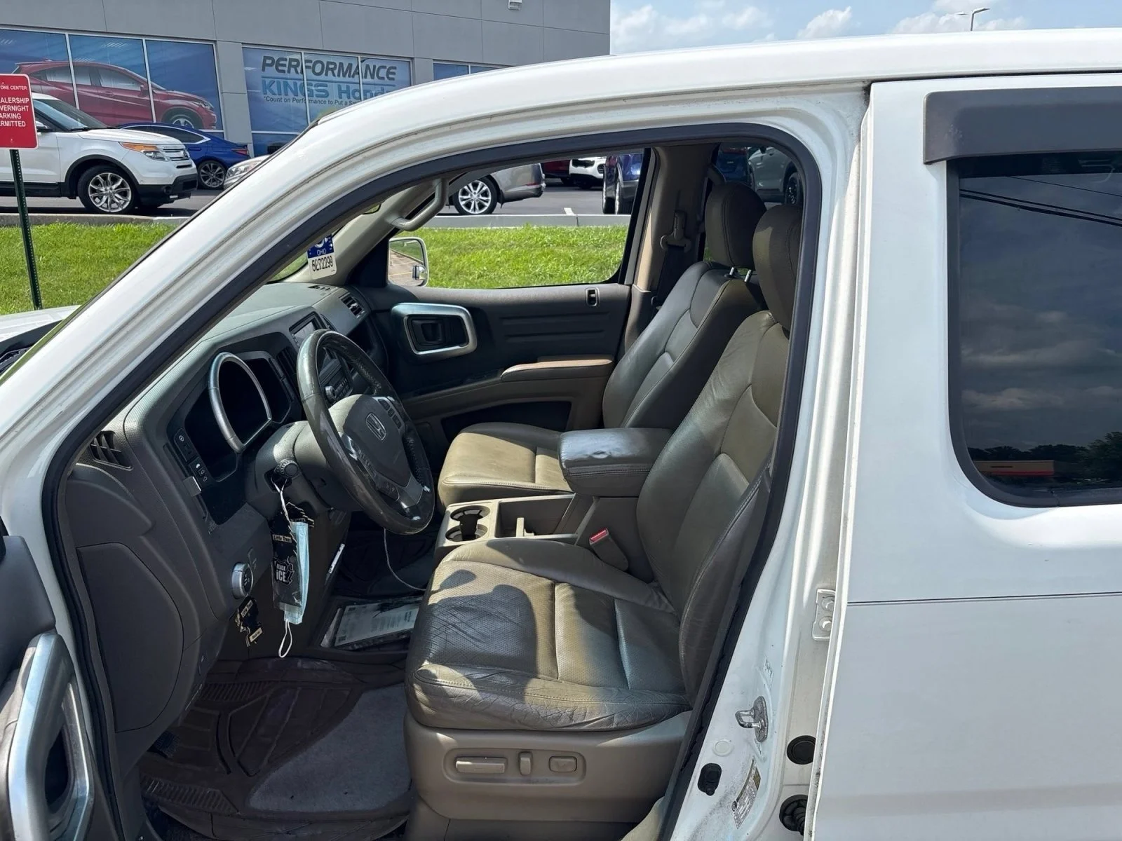 Used 2008 Taffeta White Honda RTL image 4