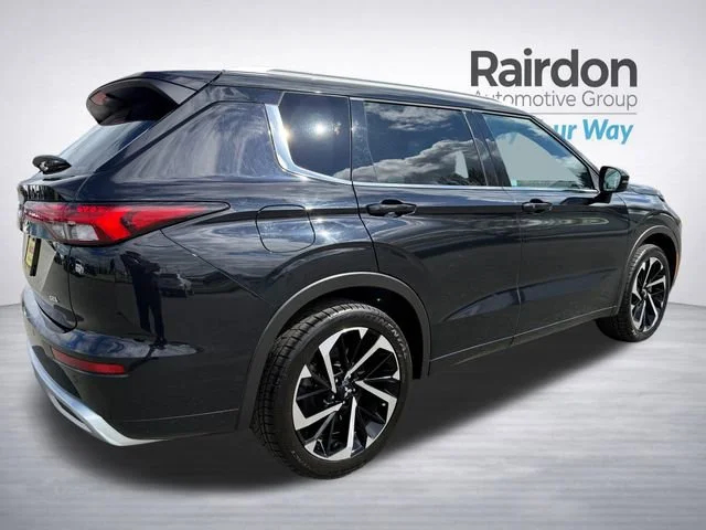 Used 2022  Mitsubishi SEL image 7