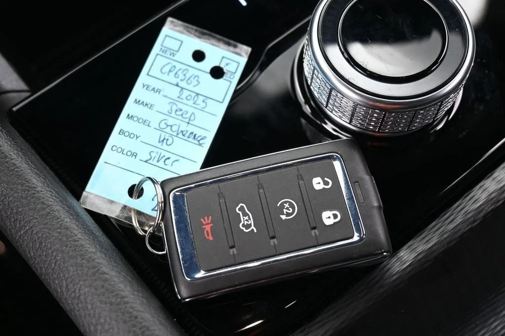Used 2025 Silver Jeep Limited image 31