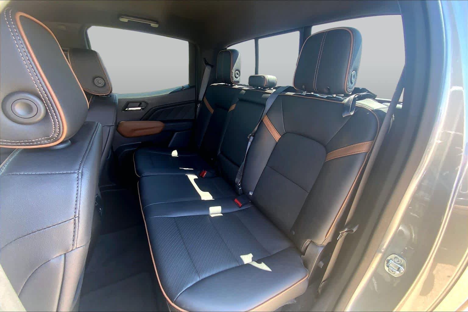 Used 2023 Sterling Metallic GMC 4WD AT4 image 21