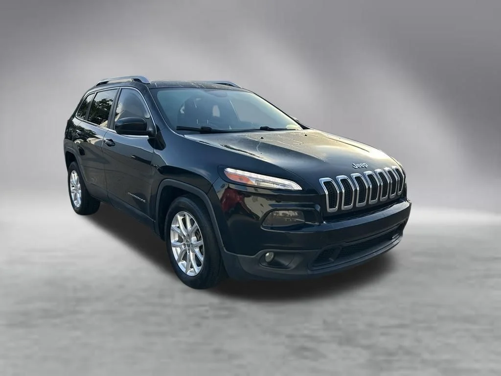 Used 2015 Brilliant Black Crystal Pearlcoat Jeep Latitude image 2