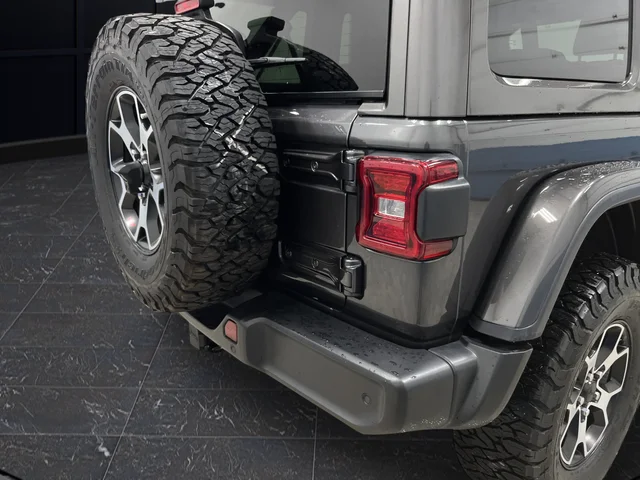 Used 2021 Crystal Metallic Jeep Unlimited Rubicon image 32