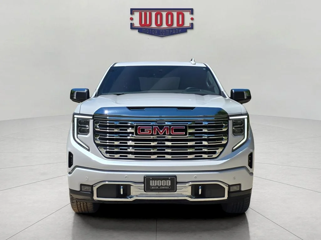 Used 2025 White Frost Tricoat GMC Denali image 5