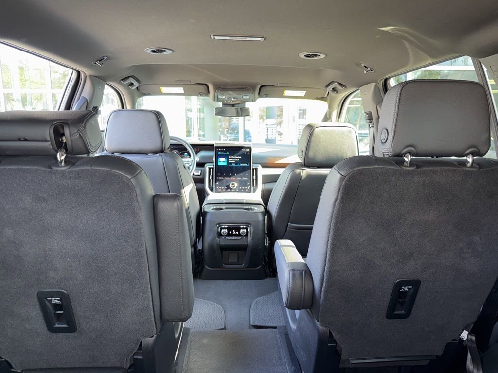 2025 GMC Yukon Denali - Photo 29