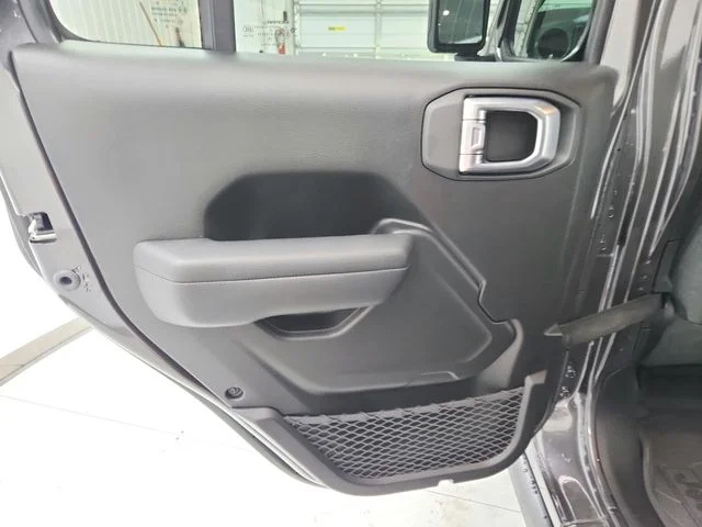 New 2026 Granite Crystal Metallic Clearcoat Jeep Willys image 30