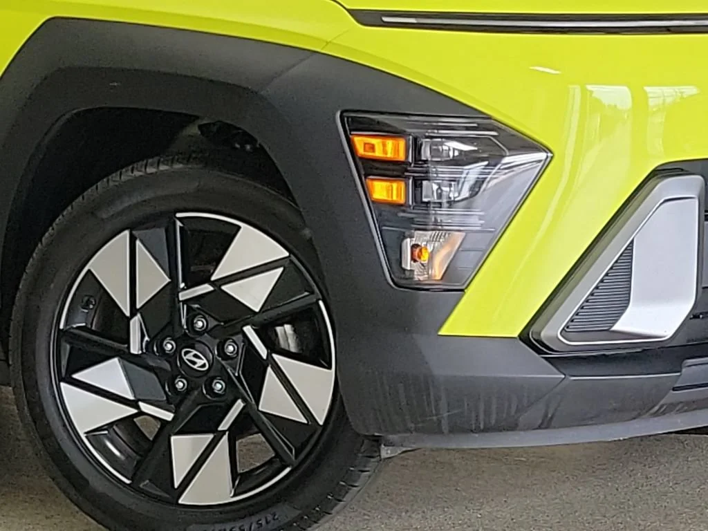 2025 Hyundai Kona SEL - Photo 2