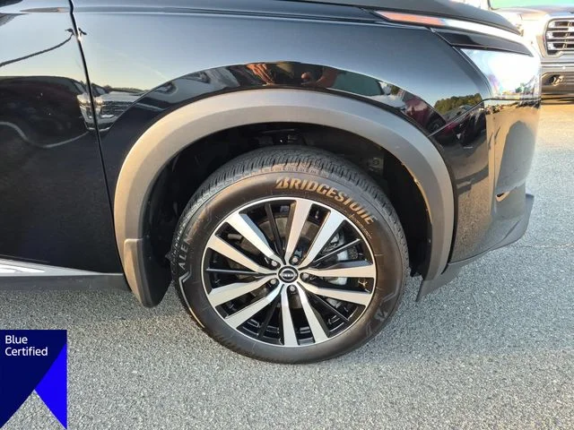 Used 2025 Black Nissan Platinum image 10