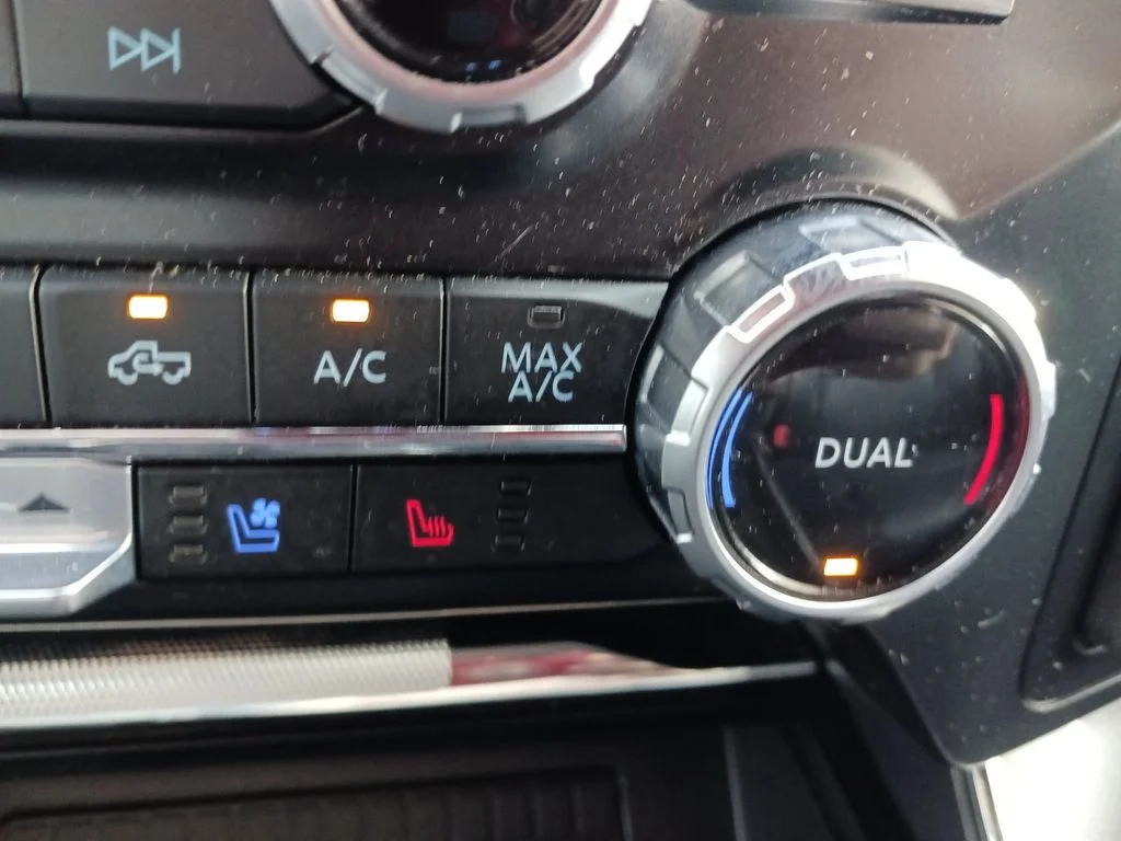 Used 2023 White Ford Lariat image 27