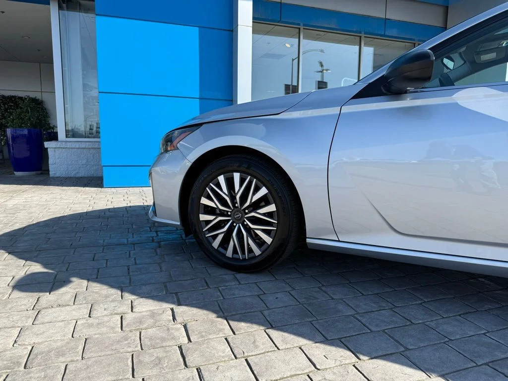 Used 2024 Silver Nissan 2.5 SV image 13