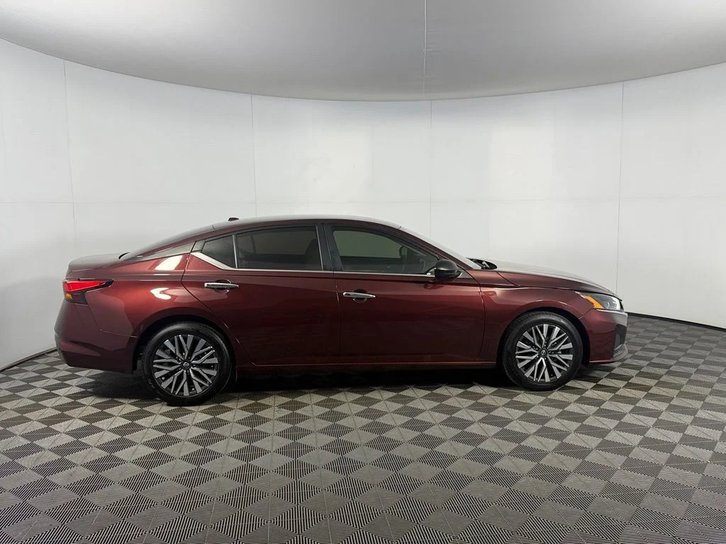 Certified Used 2025  Nissan 2.5 SV image 7