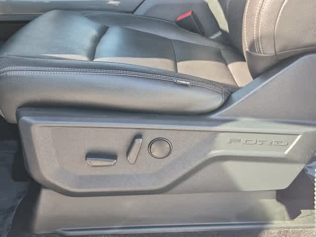 Used 2022 Oxford White Ford XLT image 17