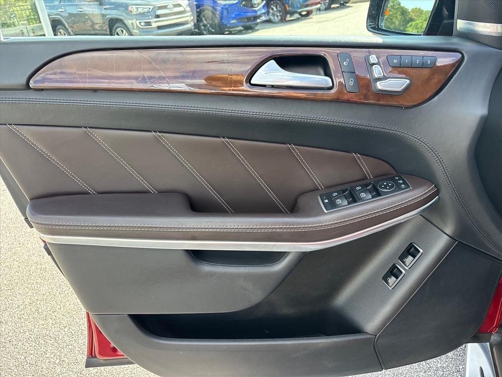 Used 2017 Red Mercedes-Benz 4MATIC® image 22