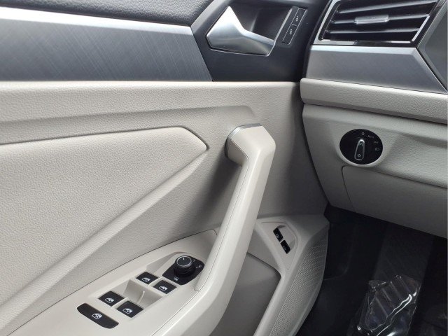2022 Volkswagen Jetta SE - Photo 23