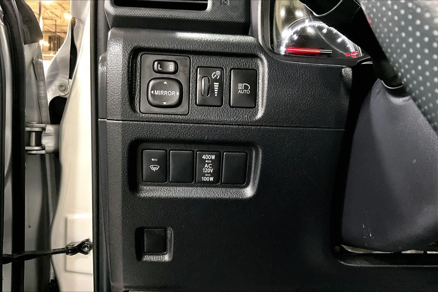 Used 2021 Classic Silver Metallic Toyota Venture image 35