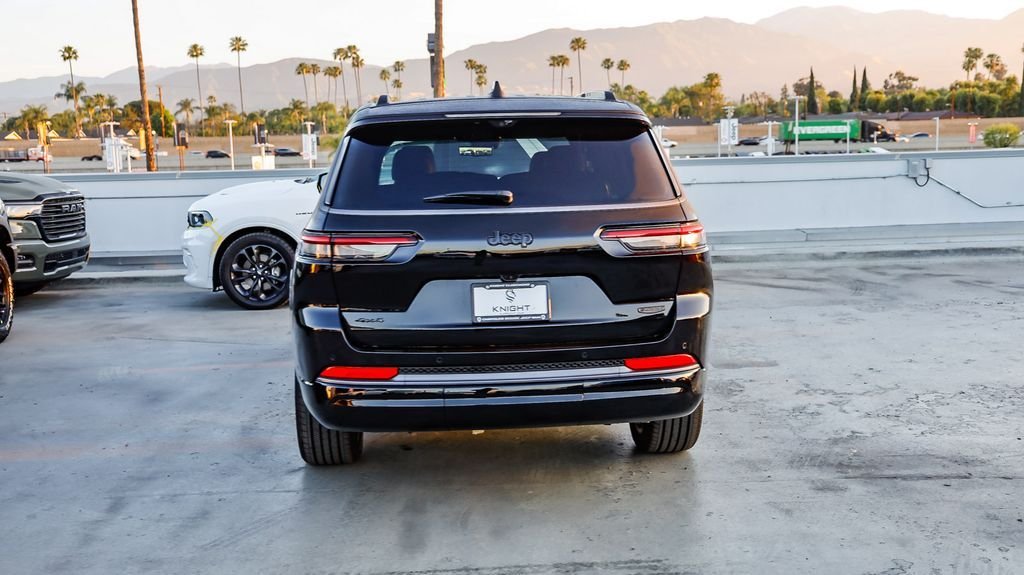 New 2026 Diamond Black Crystal Pearlcoat Jeep Summit image 8