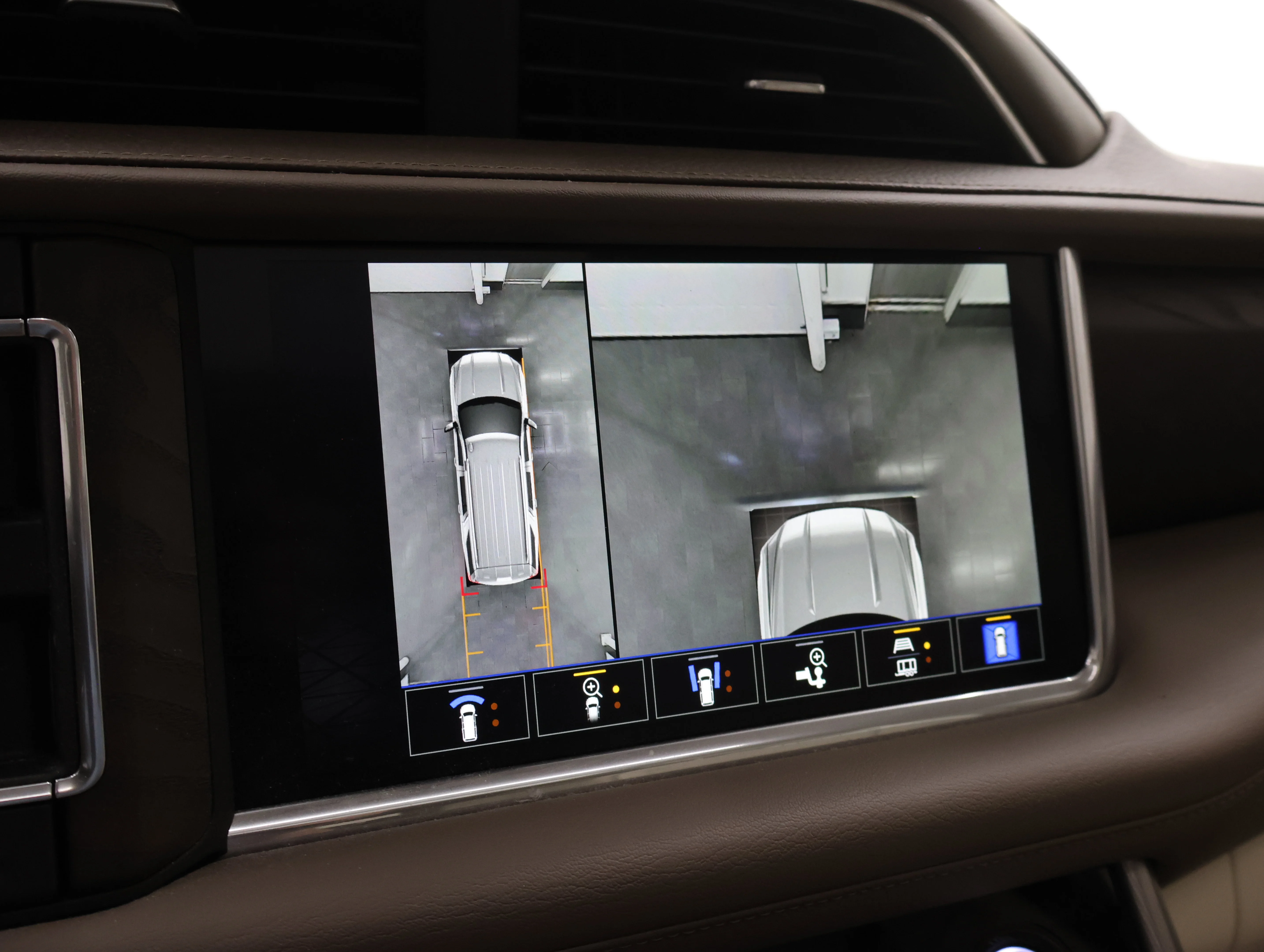 Used 2022 Redwood Metallic GMC Denali image 19