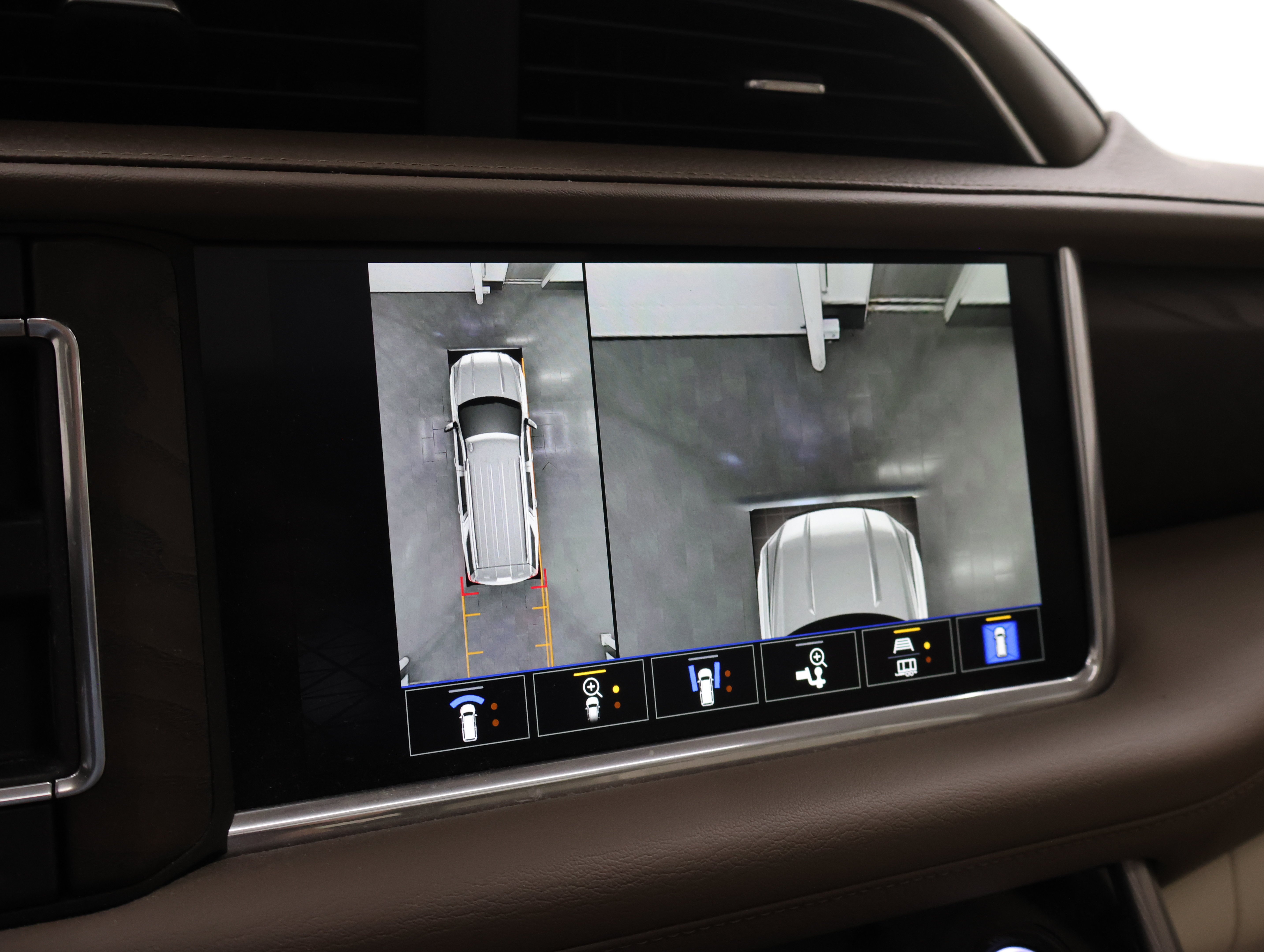 Used 2022 Redwood Metallic GMC Denali image 19