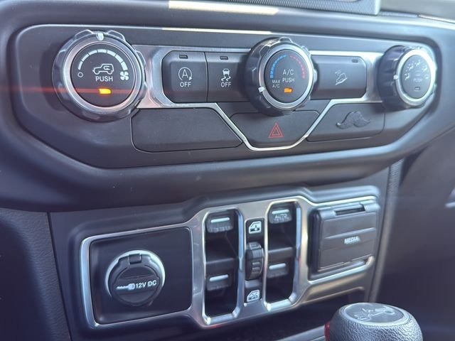 Used 2019 Silver Jeep Unlimited Sport S image 18