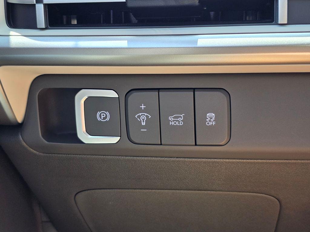 New 2026 White Hyundai SE AWD image 34